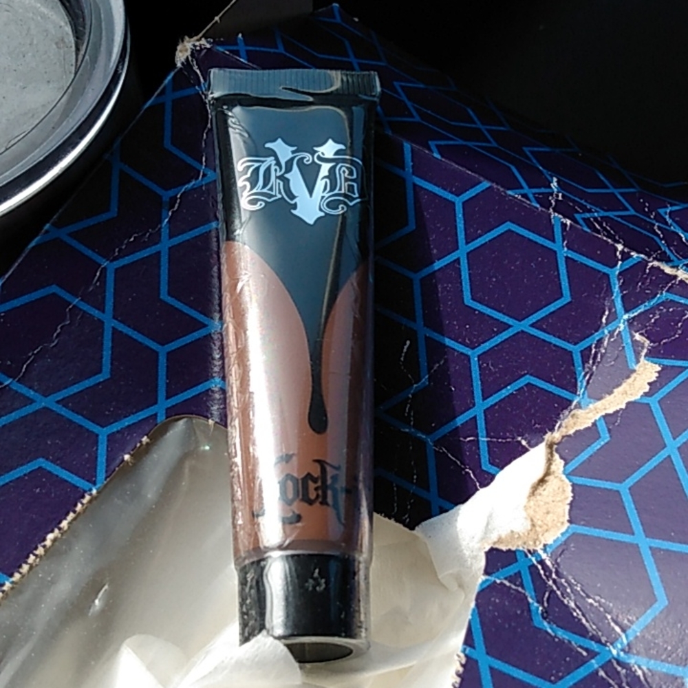 KatVonD LockIt foundation D83 Cool KVD